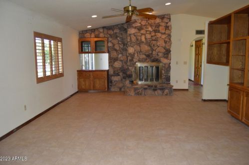 5242 Fallen Leaf Ln, Glendale AZ  85310-2904 exterior