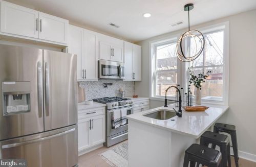 617 18th St, Washington DC 20020-6812 exterior