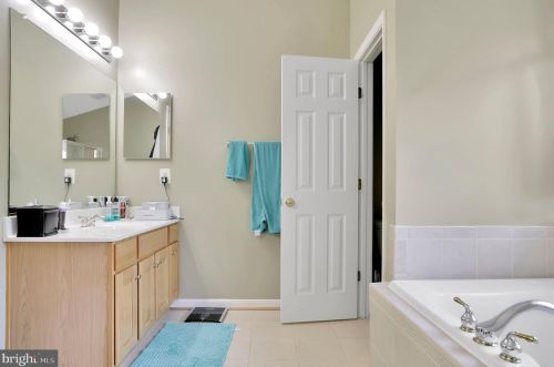 357 Locust Grove Dr, Purcellville VA  20132-3285 exterior