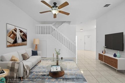 16889 1st Mnr, Hollywood FL  33027-1007 exterior