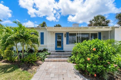 16 Swinton Cir, Delray Beach FL  33444-4256 exterior