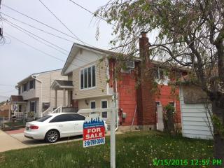 754 Knoll St, North Lindenhurst, NY 11757-6909