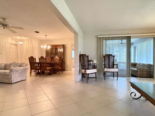 602 Beach Ave, Fort Pierce FL  34952-1327 exterior