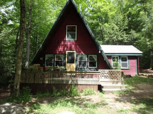 16 Maurer Ln, Sunapee, NH 03782-3200