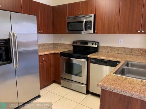 14363 11th St, Hollywood, FL 33027-6168