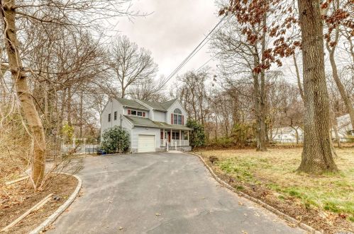 276 Country Rd, Miller Place NY  11764-2302 exterior