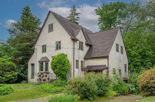 41 Chatham Rd, New Rochelle, NY 10804-2535
