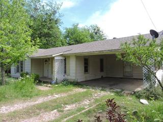 225 Cogdell St, Granbury, TX 76048-1501