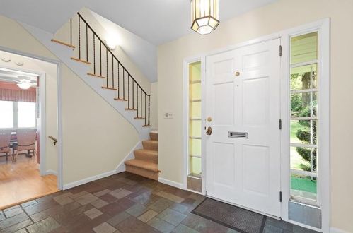 724 Pinetree Rd, Pittsburgh, PA 15243-1058