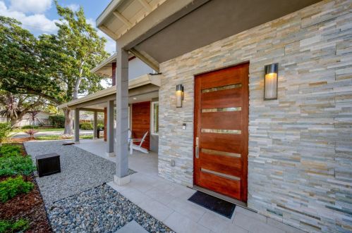 1690 Edgewood Dr, Palo Alto, CA 94303-2820