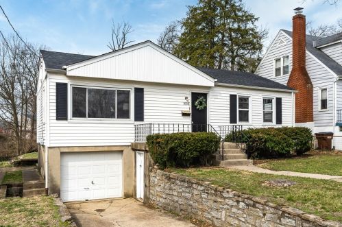 1055 Beechmeadow Ln, Cincinnati, OH 45238-4304