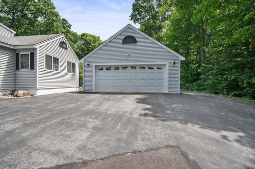 15 Nancy Ln, Raymond, NH 03077-1838