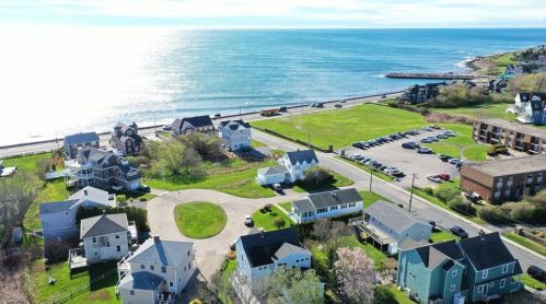 6 Narragansett Ct, South Kingstown RI  02882-3711 exterior