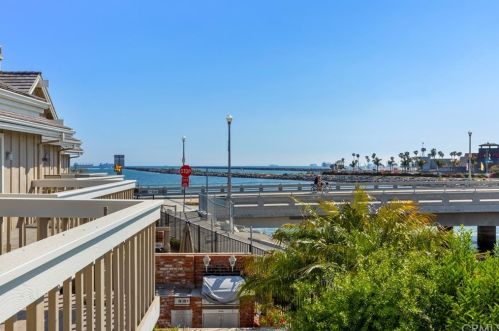 309 Regatta Way, Seal Beach CA  90740-5985 exterior