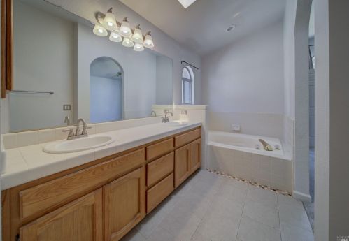 273 Sparrow St, Vacaville CA  95687-7223 exterior