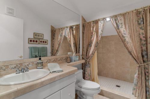 68 Calle Rivero, Rancho Mirage CA  92270-2253 exterior