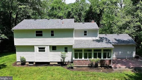 913 Lake Dr, Trenton NJ  08648-4003 exterior