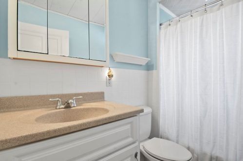 2 Wood Ave, Worcester MA  01606-2545 exterior