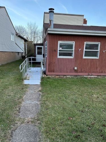 1308 Mcclelland Dr, Mckeesport, PA 15133-3624
