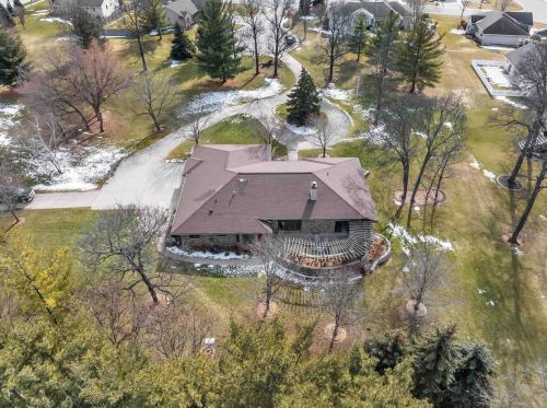 470 Earnhardt Ct, Green Bay, WI 54311-7769
