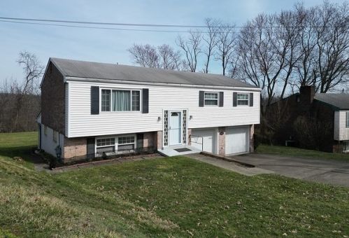 632 Macbeth Dr, Pittsburgh PA  15235-4612 exterior