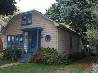 435 Pontiac Ave, Cranston, RI 02910-3335