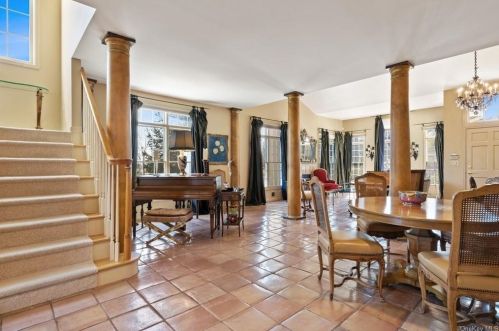 1 Doral Grn Dr, Rye Brook NY  10573-5405 exterior