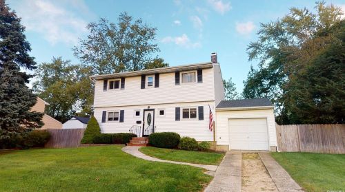 11 Towne Ln, South Setauket, NY 11720-2810