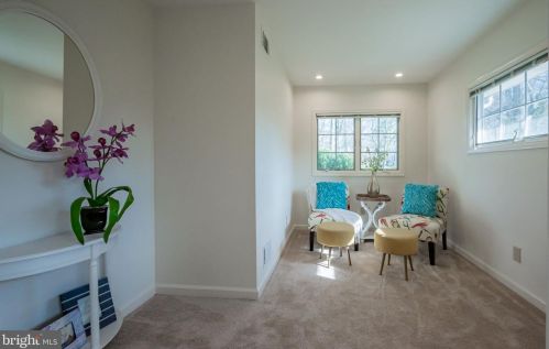 1912 Beechwood Dr, Wilmington DE  19810-4359 exterior