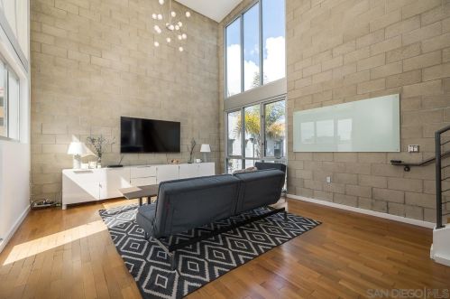 979 Laurel St, San Diego CA 92105-4736 exterior