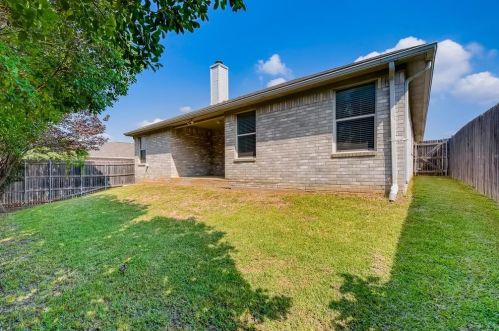 8400 Bowspirit Ln, Hurst, TX 76053-7425