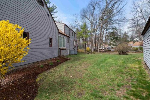 8 Kipford Way, Nashua NH 03063-1504 exterior