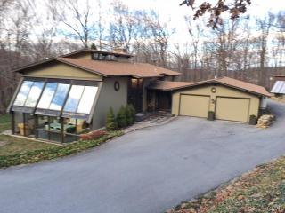 4354 Glenwood Dr, Emmaus, PA 18049-5157
