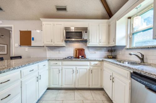 1701 Amazon Dr, Plano TX  75075-6702 exterior