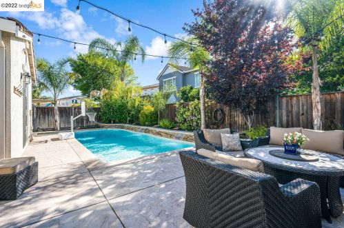 15 Solstice Ct, Oakley CA  94561-1759 exterior