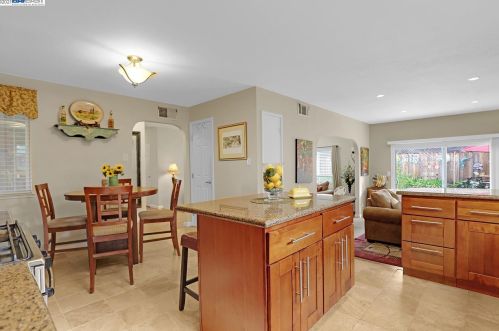 1220 Hillcrest Ave, Livermore CA  94550-4923 exterior