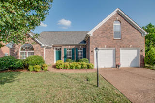 7916 Harpeth View Dr, Nashville, TN 37221-5328