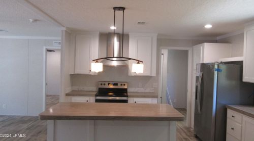 1614 Columbia Dr, Beaufort SC 29906-9725 exterior