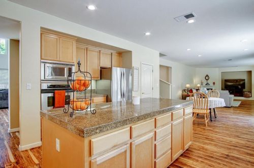 361 Majestic Dr, Hollister CA  95023-7032 exterior