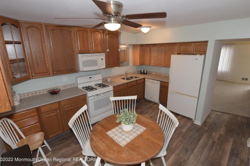 10 Creek Rd, Bricktown, NJ 08724-3301