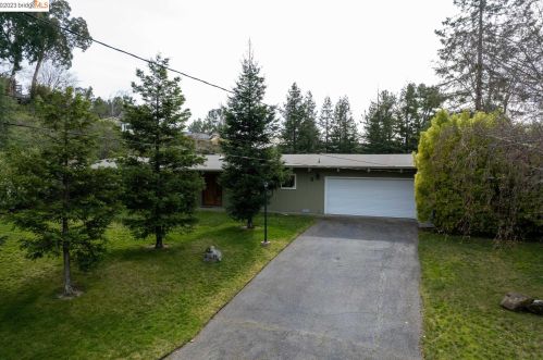 8 Rae Dr, Orinda, CA 94563-4360
