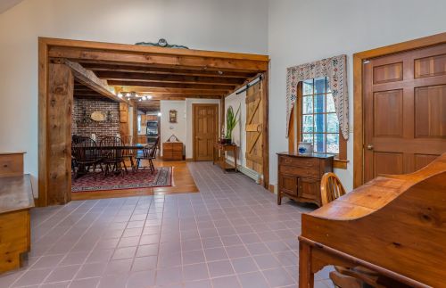 42 Watson Rd, Dover NH  03820-5801 exterior