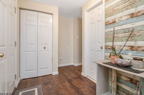 72 Cambridge, Oxford NJ  07863-3411 exterior