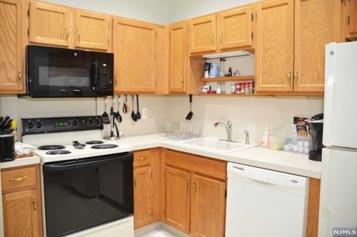 5323 Richmond Rd, West Milford Lakes NJ  07480-1924 exterior