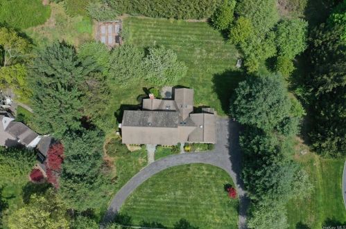 9 Hayrake Ln, Chappaqua, NY 10514-1605