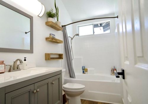 42137 Teatree Ct, Temecula CA  92591-3825 exterior