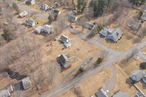 11 Peter Parley Row, Kensington CT  06037-3123 exterior