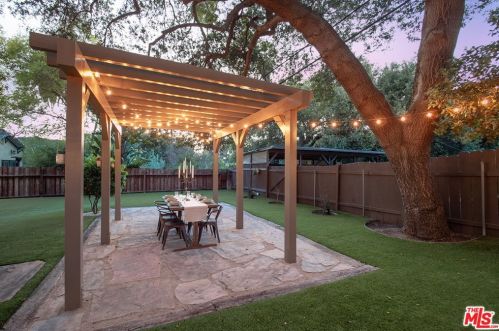 2621 Glenoaks Blvd, Glendale CA  91206-3108 exterior