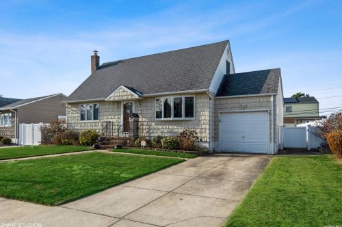 4010 Maywood Dr, Seaford, NY 11783-1031