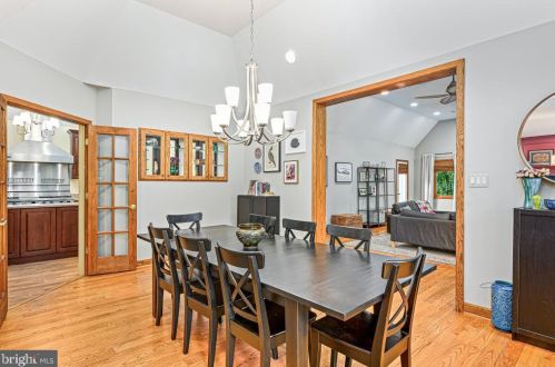 11103 Glade Dr, Herndon VA 20191-4707 exterior